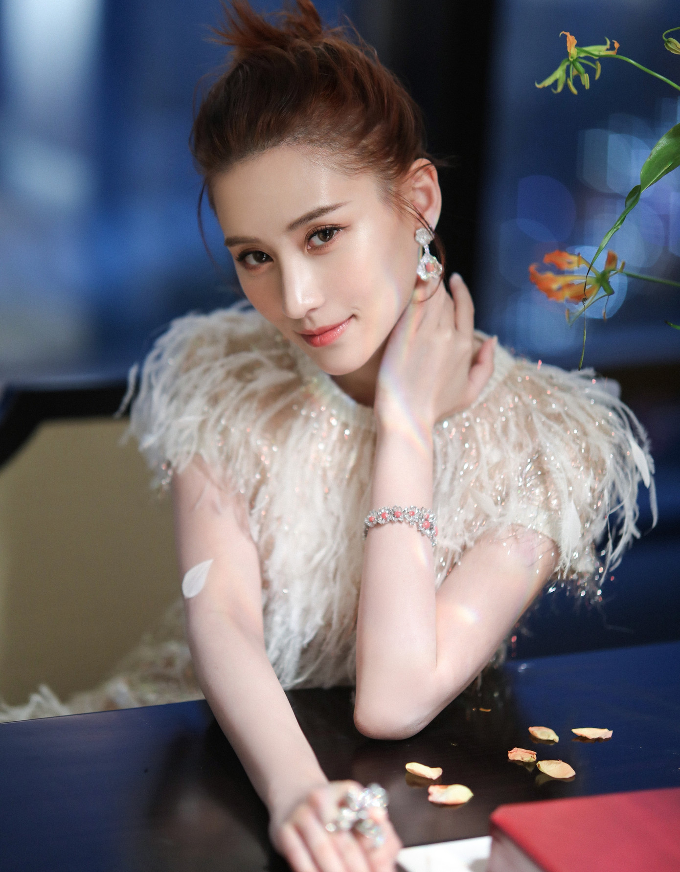 Các cuộc tình của Hà Siêu Liên cũng là tâm điểm chú ý của báo giới. Trong đó, cô công khai ba cuộc tình cùng nam ca sĩ Ngô Khắc Quần, doanh nhân tỷ phú Hoắc Khải Cương và nam diễn viên Đậu Kiêu. Các cuộc tình của Hà Siêu Liên cũng là tâm điểm chú ý của báo giới. Trong đó, cô công khai ba cuộc tình cùng nam ca sĩ Ngô Khắc Quần, doanh nhân tỷ phú Hoắc Khải Cương và nam diễn viên Đậu Kiêu.