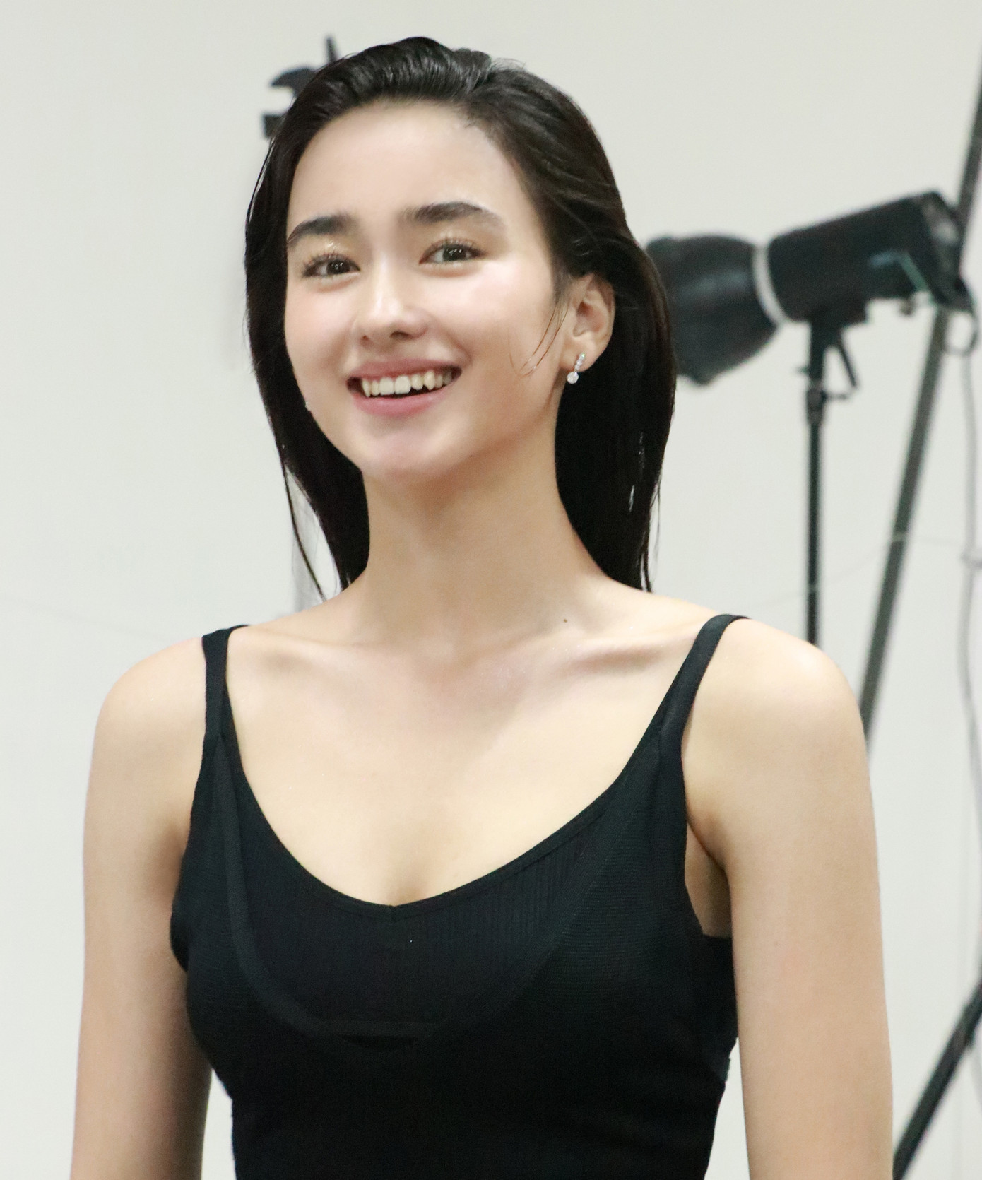 Tạp chí Harper&apos;s Bazaar từng dành lời khen cho vẻ đẹp vừa trong sáng, vừa cổ điển pha nét hoang dại, bí ẩn của Lý Uyển Đát. Gương mặt lai ấn tượng với làn da trắng sứ, đôi mắt long lanh là thế mạnh của cô gái sinh năm 2003. Khi làm việc, Lý Uyển Đát thường thể hiện phong cách gợi cảm trưởng thành, song lúc cô cười mang lại nét hồn nhiên đáng mến.