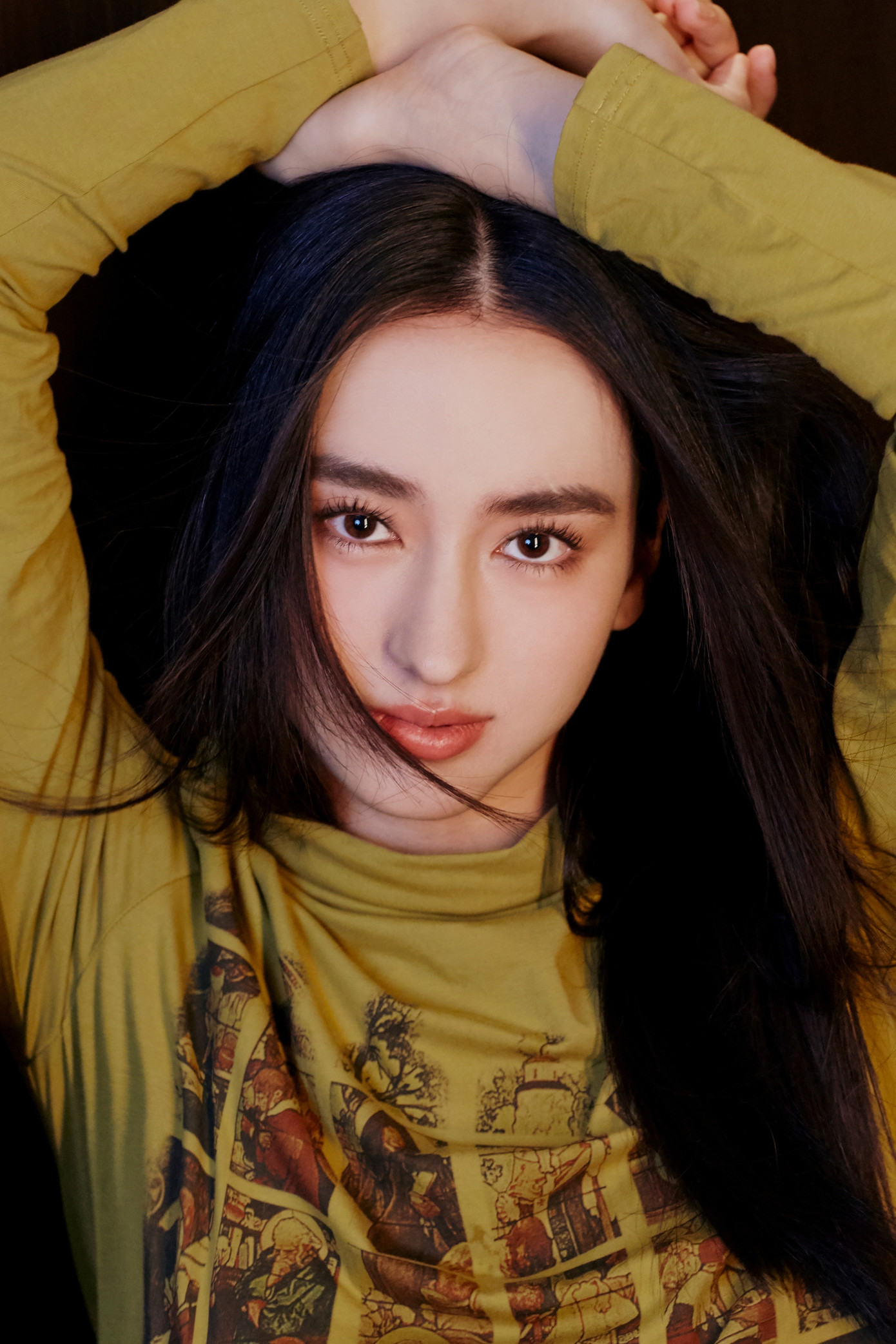 Lý Uyển Đát được nuôi dưỡng trong môi trường rừng sâu, gần gũi thiên nhiên từ nhỏ. Ngoài các hoạt động nghệ thuật, cô còn biết cưỡi ngựa, bắn cung. Ngôi sao trẻ có có thể nói được 5 thứ tiếng: Tiếng Trung, tiếng Đức, Tiếng Anh, Tiếng Pháp, Tiếng Tây Ban Nha. Bên cạnh đó, cô còn học vũ đạo tại Học viện Vũ đạo Bắc Kinh.