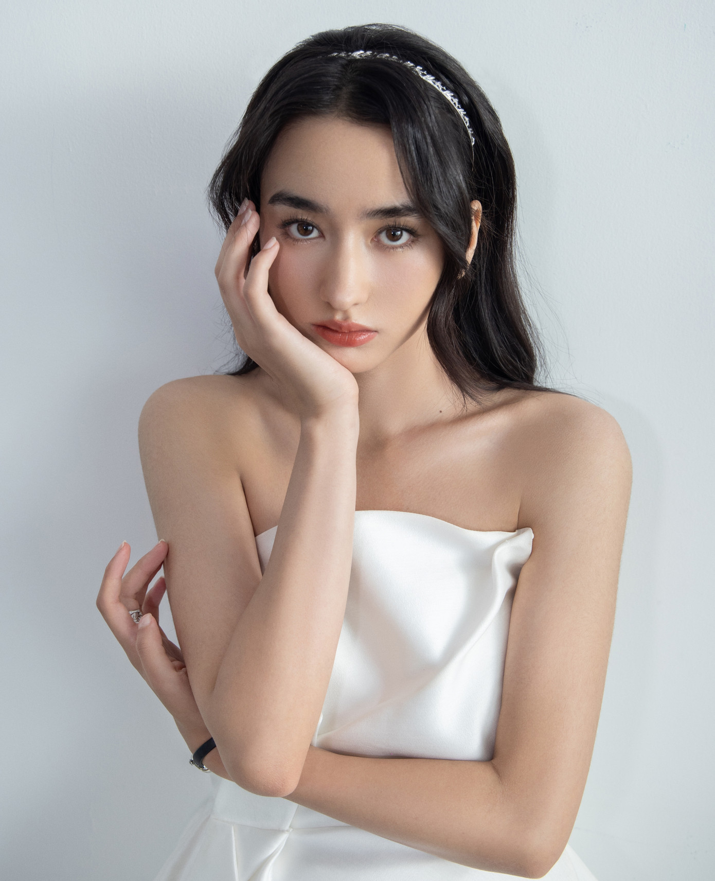 Lý Uyển Đát được khán giả biết đến nhiều với bộ phim Diệp Vấn 4, đóng cùng Chân Tử Đan. Trước đó, cô là người mẫu nhí. Sự nghiệp nghệ thuật của ngôi sao sinh năm 2003 bắt đầu từ năm 2011. Lúc đó, Lý Uyển Đát và chị gái Lý Lâm Đát tham gia chương trình Tìm kiếm tài năng Trung Quốc (China Got Talent) với tiết mục Earth song của Michael Jackson. Câu chuyện về gia đình mà cô chia sẻ trong chương trình gây ấn tượng với khán giả, cộng thêm vẻ ngoài xinh xắn giúp Lý Uyển Đát nổi tiếng.