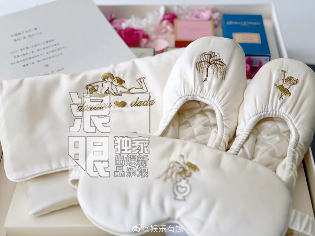 Quà cưới cho khách và khung cảnh tuyệt đẹp - nơi tổ chức hôn lễ của Hà Siêu Liên và tài tử Sở Kiều truyện. Quà cưới cho khách và khung cảnh tuyệt đẹp - nơi tổ chức hôn lễ của Hà Siêu Liên và tài tử Sở Kiều truyện.