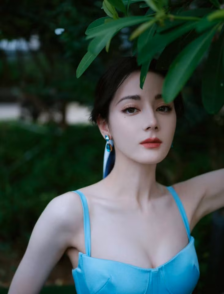 Địch Lệ Nhiệt Ba o ép vòng một.