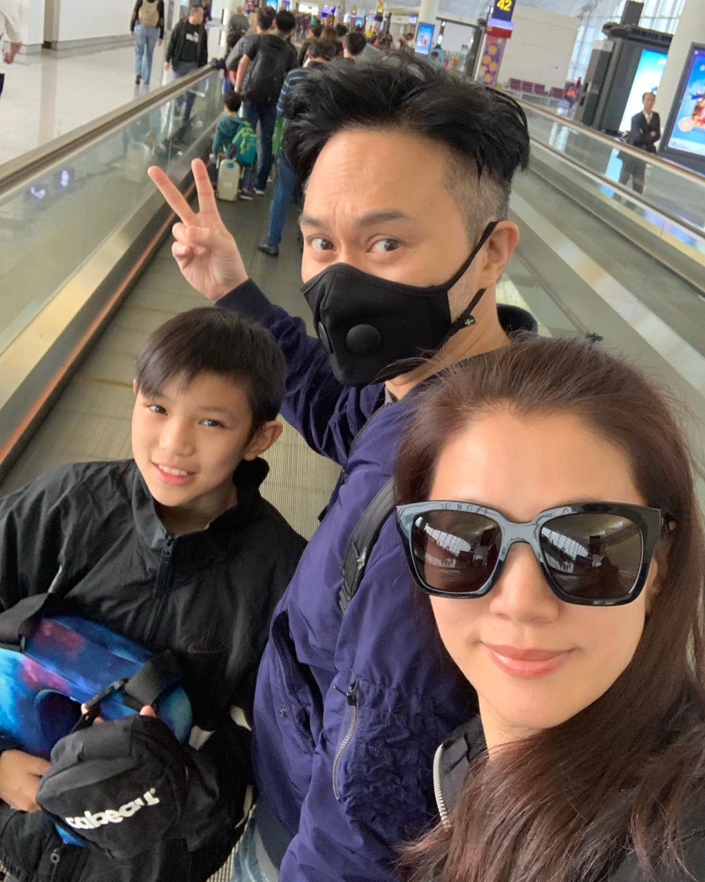 Trương Trí Lâm bị điều tra vì quảng cáo cho sàn giao dịch tiền ảo bất hợp pháp. Con trai nam diễn viên bị đào lại hình ảnh chế giễu người châu Á từ 4 năm trước.