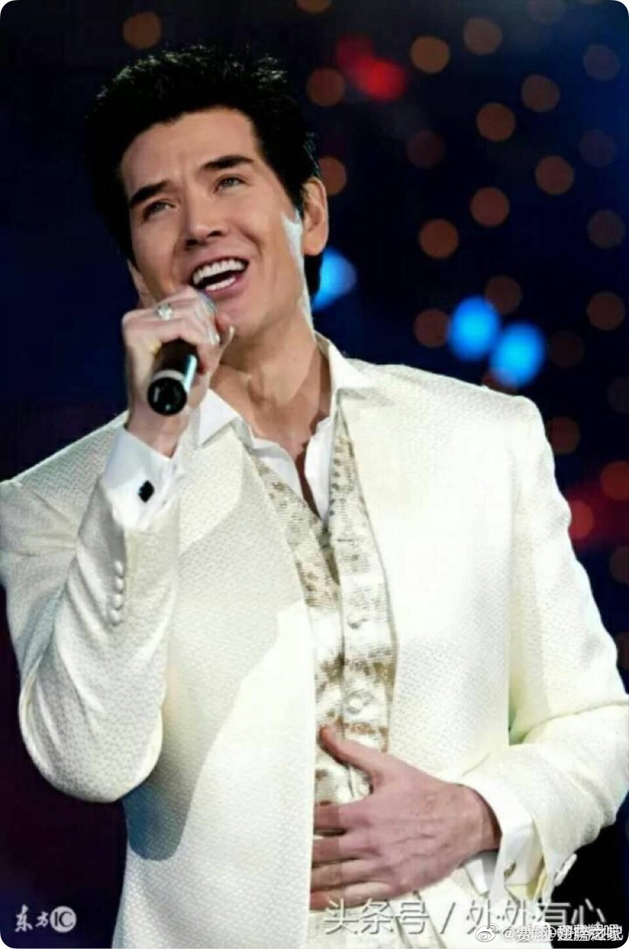 Phí Tường là từng bị giới giải trí Đài Loan cấm sóng 13 năm. Phí Tường là từng bị giới giải trí Đài Loan cấm sóng 13 năm.