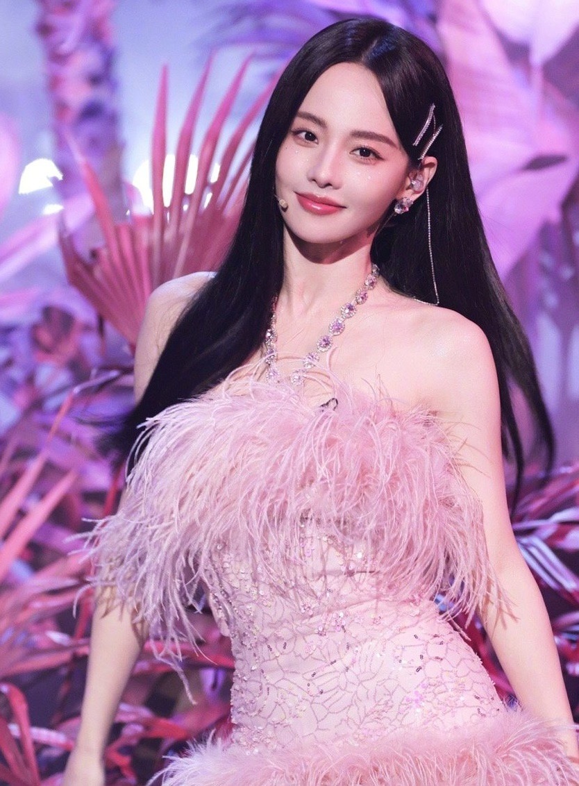 Trương Gia Nghê diễn giải và thể hiện tốt nhiều mặt của nhân vật. Khán giả có lúc thương cảm khi cô gặp phải sự đối xử bất công từ cha mẹ, cũng có lúc tức giận khi Giang Hỉ không sớm tỉnh ngộ, không nhìn ra được bộ mặt của Vệ Minh. Trước lời khuyên của Lâm Song, Giang Hỉ nói: "Tôi không cần tỉnh lại, tôi muốn thắng". Song, sau khi nhận ra Vệ Minh chỉ đang lợi dụng mình, thậm chí hại mình, Giang Hỉ cũng sẵn lòng hợp tác với Lâm Song để vạch trần sự giả tạo của Vệ Minh, phá tan âm mưu chiếm đoạt tài sản của hắn. Có thể nói, sự quyết đoán này khiến khán giả đồng cảm với vai diễn của Trương Gia Nghê. Và giúp nhân vật Giang Hỉ trở nên có chiều sâu, chân thực, thu hút hơn. Trương Gia Nghê diễn giải và thể hiện tốt nhiều mặt của nhân vật. Khán giả có lúc thương cảm khi cô gặp phải sự đối xử bất công từ cha mẹ, cũng có lúc tức giận khi Giang Hỉ không sớm tỉnh ngộ, không nhìn ra được bộ mặt của Vệ Minh. Trước lời khuyên của Lâm Song, Giang Hỉ nói: "Tôi không cần tỉnh lại, tôi muốn thắng". Song, sau khi nhận ra Vệ Minh chỉ đang lợi dụng mình, thậm chí hại mình, Giang Hỉ cũng sẵn lòng hợp tác với Lâm Song để vạch trần sự giả tạo của Vệ Minh, phá tan âm mưu chiếm đoạt tài sản của hắn. Có thể nói, sự quyết đoán này khiến khán giả đồng cảm với vai diễn của Trương Gia Nghê. Và giúp nhân vật Giang Hỉ trở nên có chiều sâu, chân thực, thu hút hơn.