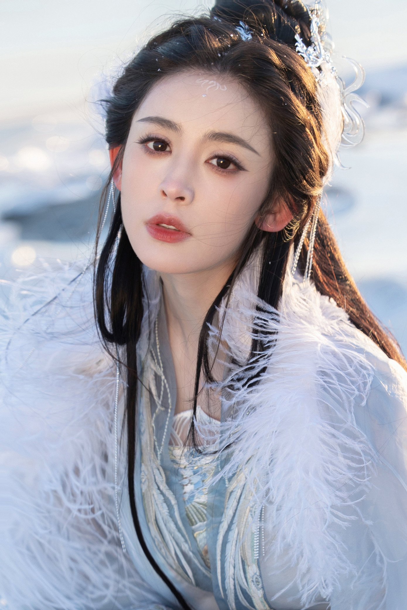 Vẻ đẹp thoát tục của Cổ Lực Na Trát được nhiều khán giả khen ngợi, trở thành từ khóa nóng trên mạng xã hội Weibo. Vẻ đẹp thoát tục của Cổ Lực Na Trát được nhiều khán giả khen ngợi, trở thành từ khóa nóng trên mạng xã hội Weibo.