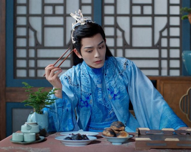 Năm nay, danh hiệu phim có đội ngũ ngoại hình kém nhất đang thuộc về tác phẩm Bảy kiếp may mắn do Đinh Vũ Hề và Dương Siêu Việt đóng chính. Trong tác phẩm này, nam chính Đinh Vũ Hề bị đánh giá là có ngoại hình kém, không hợp với hình ảnh chiến thần, diễn xuất gồng, đơ cứng. Bên cạnh đó, dàn diễn viên trong phim bị đánh giá thiếu khí chất thần tiên vì ngoại hình kém sắc.