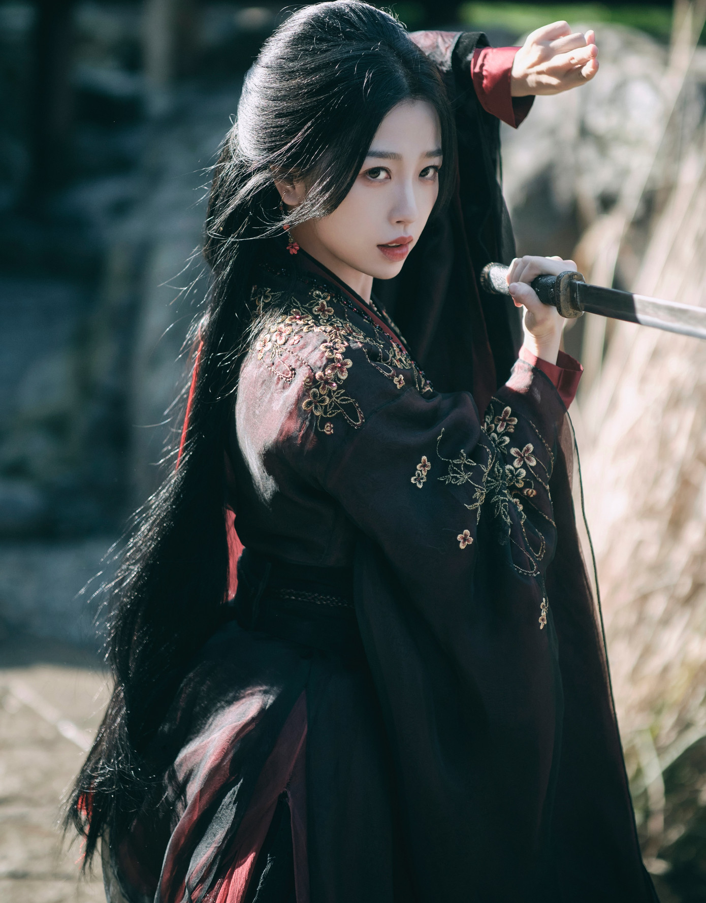 Ngu Thư Hân đảm nhận vai nữ chính trong Vân chi vũ nhưng không được đánh giá cao bằng nữ phụ. Ngu Thư Hân đảm nhận vai nữ chính trong Vân chi vũ nhưng không được đánh giá cao bằng nữ phụ.