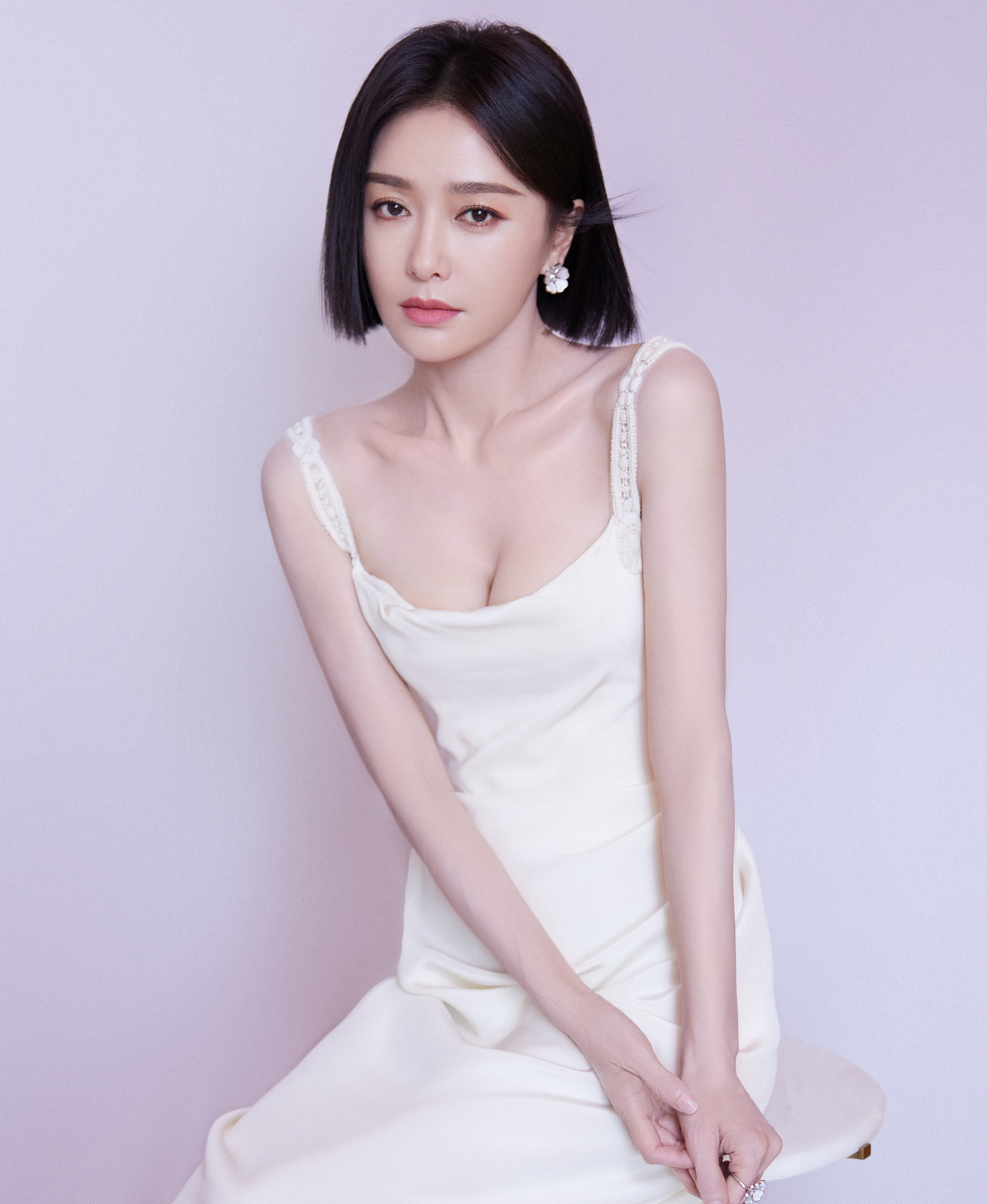 Tầm Lam cho biết vẫn chưa sẵn sàng để kết hôn và không muốn bị ép buộc lấy chồng. "Mấy năm nay có nhiều người giục tôi kết hôn. Họ nói thật vô trách nhiệm nếu không lấy chồng sinh con. Nhưng theo tôi, nếu lập gia đình chỉ vì đến tuổi mới là vô trách nhiệm", nữ diễn viên chia sẻ.