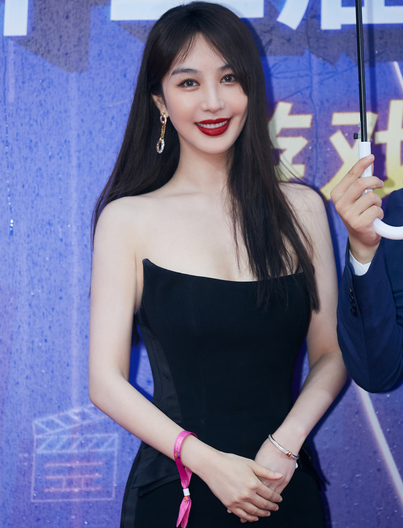 Lý Phi Nhi gây tranh cãi khi đăng ảnh khỏa thân trên trang cá nhân. Ảnh: Sina.