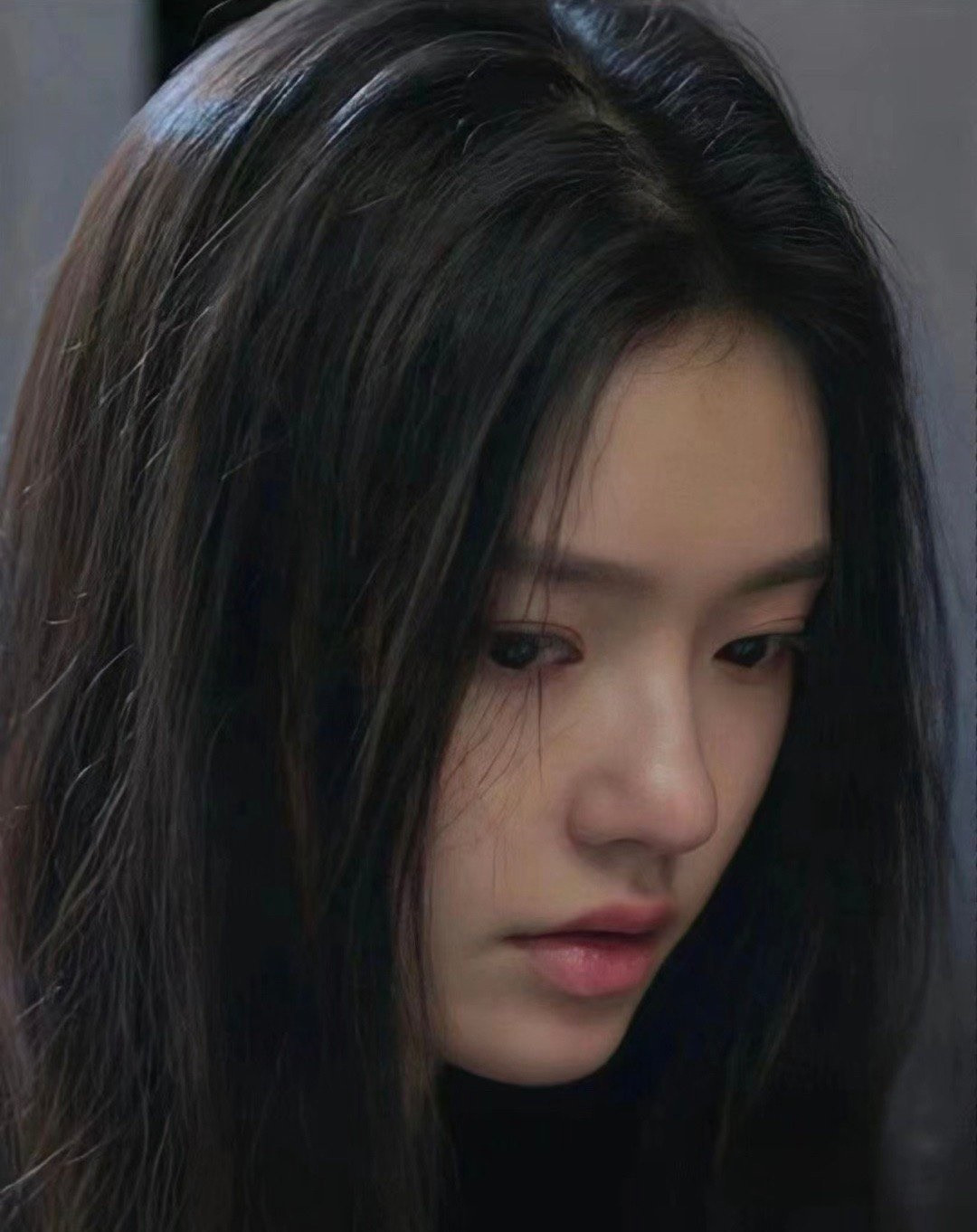 Sina đưa tin bộ phim truyền hình Nạn nhân không hoàn mỹ do Châu Tấn, Lưu Dịch Quân đóng chính có tỷ lệ người xem khả quan, được nhiều khán giả bàn luận, đồng thời là cơ hội để Lâm Duẫn vực dậy danh tiếng của mình. Những ngày qua, người đẹp sinh năm 1996 nhận được nhiều lời khen ngợi khi vào vai nạn nhân bị quấy rối tình dục nơi công sở - Triệu Tầm - đang trong cuộc chiến pháp lý khởi tố ông chủ của mình. Sina đưa tin bộ phim truyền hình Nạn nhân không hoàn mỹ do Châu Tấn, Lưu Dịch Quân đóng chính có tỷ lệ người xem khả quan, được nhiều khán giả bàn luận, đồng thời là cơ hội để Lâm Duẫn vực dậy danh tiếng của mình. Những ngày qua, người đẹp sinh năm 1996 nhận được nhiều lời khen ngợi khi vào vai nạn nhân bị quấy rối tình dục nơi công sở - Triệu Tầm - đang trong cuộc chiến pháp lý khởi tố ông chủ của mình.