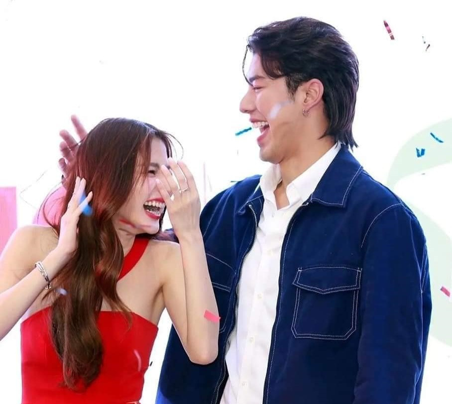 Theo Dara Daily, việc hẹn hò cũng giúp cho danh tiếng của Baifern Pimchanok và Nine Naphat tăng vọt.