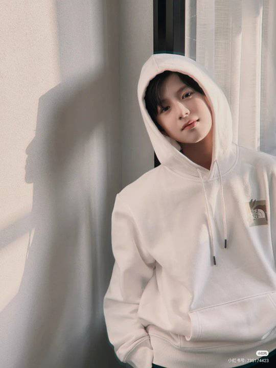 Lâm Tử Diệp còn là người mẫu nhí ăn khách tại Trung Quốc. Ở tuổi 12, Lâm Tử Diệp đã cao 1,67 m, khí chất cuốn hút.