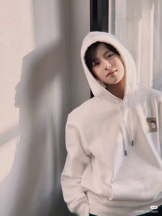 Lâm Tử Diệp còn là người mẫu nhí ăn khách tại Trung Quốc. Ở tuổi 12, Lâm Tử Diệp đã cao 1,67 m, khí chất cuốn hút. Lâm Tử Diệp còn là người mẫu nhí ăn khách tại Trung Quốc. Ở tuổi 12, Lâm Tử Diệp đã cao 1,67 m, khí chất cuốn hút.