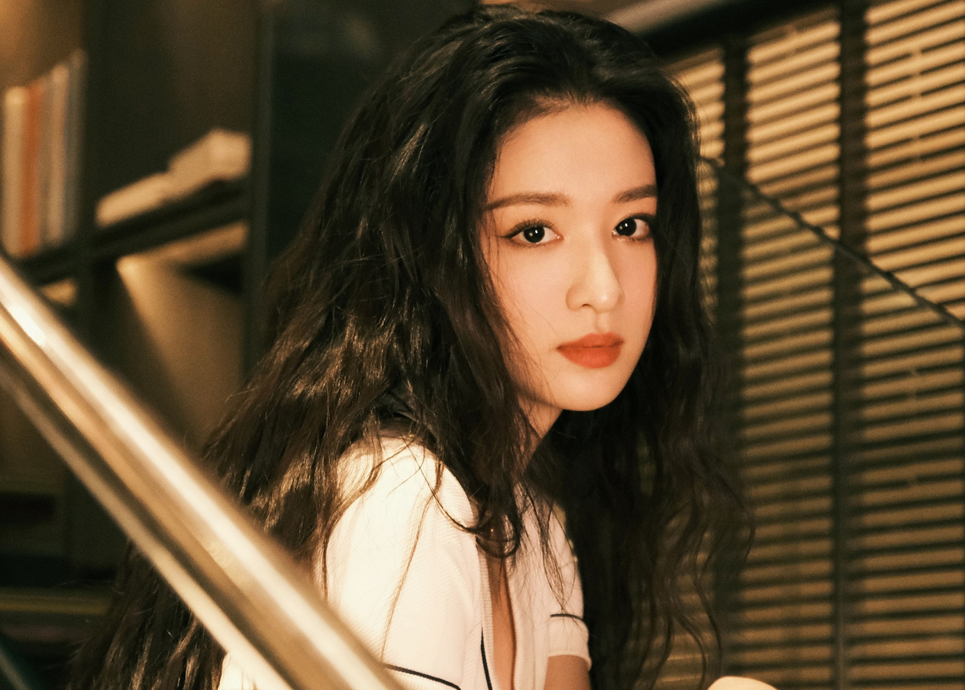 Sina đưa tin ngày 10/5, nam diễn viên Dương Dương bị tung ảnh vào khách sạn với đàn em kém 8 tuổi Vương Sở Nhiên. Đây không phải lần đầu cả hai vướng tin hẹn hò sau khi hợp tác trong phim truyền hình Pháo hoa nhân gian của tôi. Trước đó, hồi tháng 2, họ bị đưa tin đến Thái Lan và Maldives du lịch. Tháng 4, một fan đã tung ảnh cả hai đến Cát Lâm trượt tuyết.