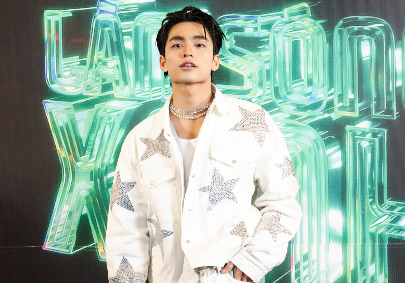 Tân binh "khủng" Mono với màn ra mắt cực kỳ ấn tượng cùng ca khúc Waiting for you nhận được nhiều đề cử như Top ca khúc của năm, Bài hát hiện tượng, Gương mặt mới xuất sắc, Ca sĩ được yêu thích. Tân binh "khủng" Mono với màn ra mắt cực kỳ ấn tượng cùng ca khúc Waiting for you nhận được nhiều đề cử như Top ca khúc của năm, Bài hát hiện tượng, Gương mặt mới xuất sắc, Ca sĩ được yêu thích.