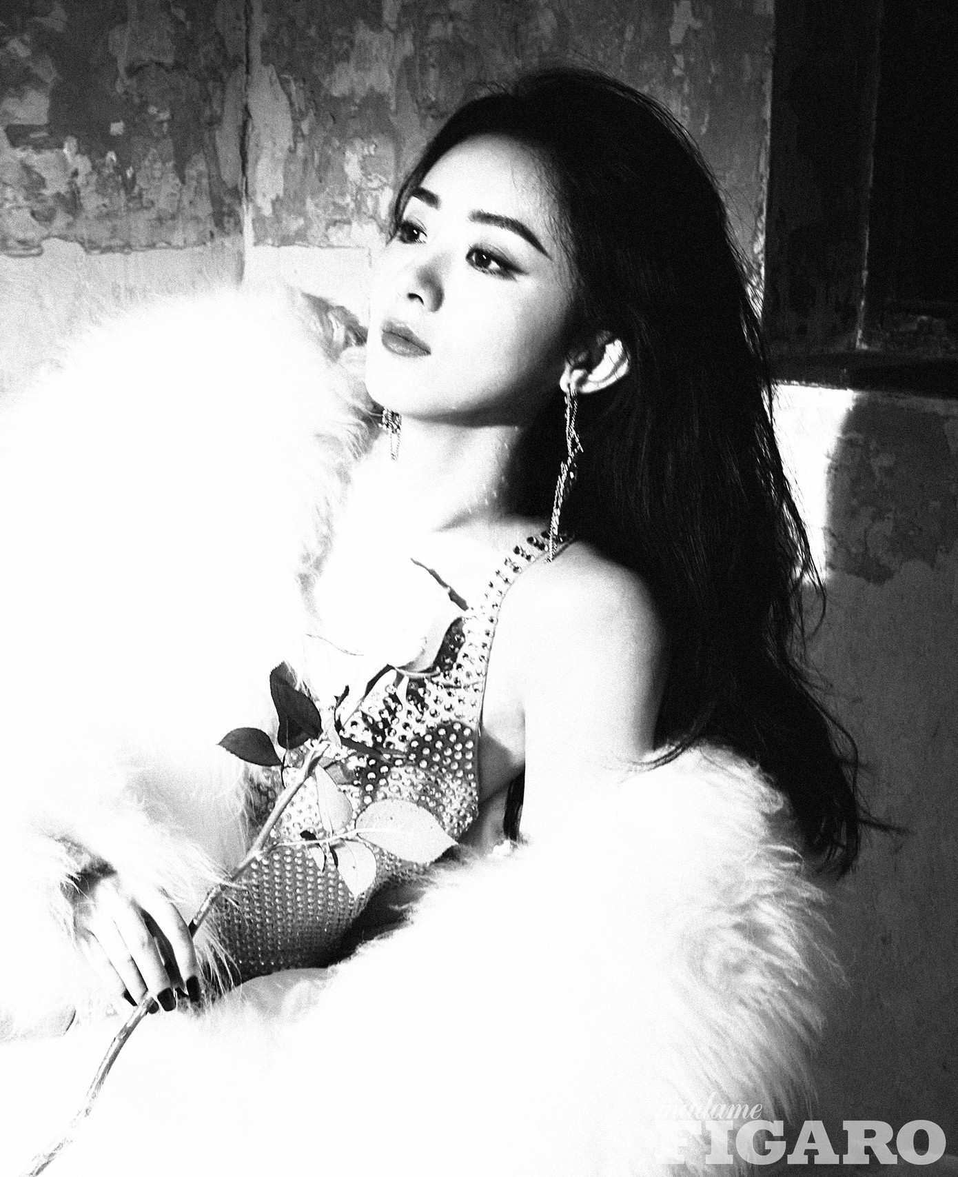 Theo Sina, đầu năm 2023, Triệu Lệ Dĩnh ngừng đóng phim. Theo Sina, đầu năm 2023, Triệu Lệ Dĩnh ngừng đóng phim.