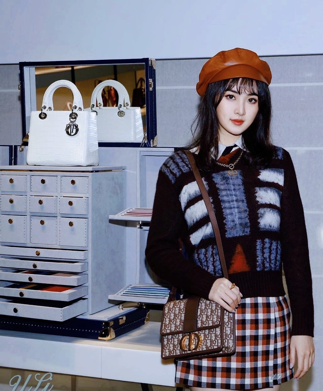 Diêu An Na tốt nghiệp Khoa học máy tính và Thống kê của Đại học danh tiếng Harvard, nhưng đến tháng 1/2021, cô bất ngờ gia nhập giới giải trí, trở thành nghệ sĩ dưới trướng công ty Thiên Hạo Thịnh Thế nổi tiếng. Diêu An Na tham gia nhiều vai trò như ca sĩ, diễn viên, người mẫu thời trang, đạo diễn. Từ thời điểm lúc đầu bị chê về khả năng nghệ thuật, cô dần chinh phục khán giả với diễn xuất tự nhiên, thái độ khiêm tốn.