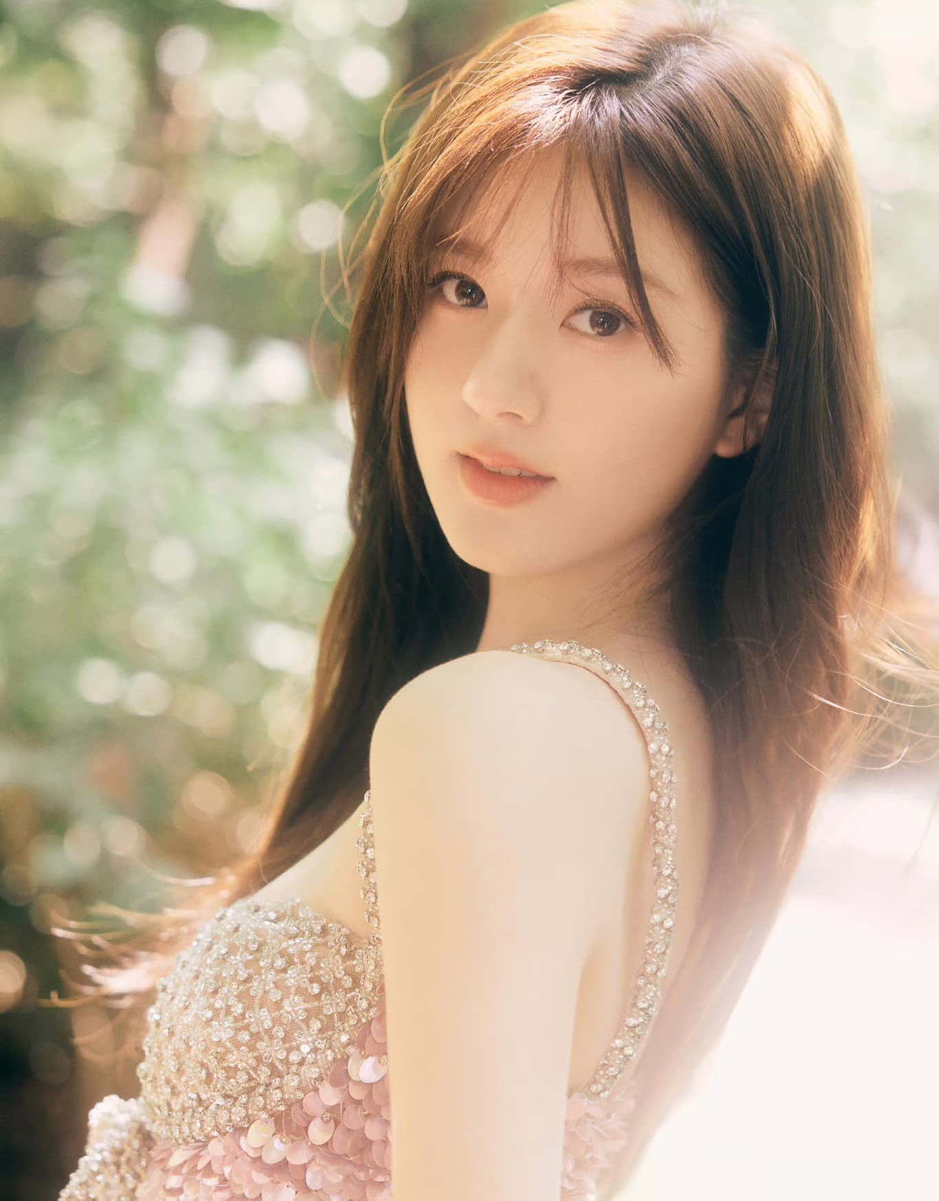 Phim của Địch Lệ Nhiệt Ba liên tiếp thất bại, trong khi đó, phim do Triệu Lộ Tư đóng chính được khán giả yêu thích hơn.