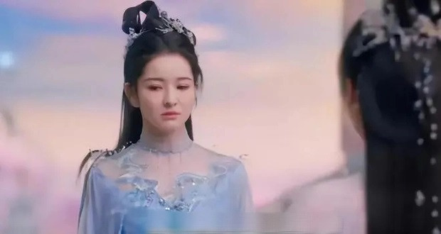 Theo Sohu, hai năm trở lại đây, khán giả xem phim truyền hình bức xúc khi tạo hình của các diễn viên đơn quan qua loa, kém đẹp. Bên cạnh đó, nhà sản xuất dựa vào độ nổi tiếng để chọn diễn viên, dù nhiều người không phù hợp với tạo hình cổ trang, diễn kém nhưng vẫn được đảm nhận vai chính. Do đó, màn ảnh Hoa ngữ liên tục xuất hiện những &quot;sửu nam&quot; (nam nhân xấu, trái ngược với mỹ nam). Trong đó, không thiếu những cái tên nổi danh như Lý Hiện, Trương Nhất Sơn, La Chính, Tống Uy Long, Trần Lập Nông, Kim Hạn, Lý Trị Đình, Đinh Vũ Hề... Vì tạo hình của họ kém đẹp mà thành tích của phim bết bát.