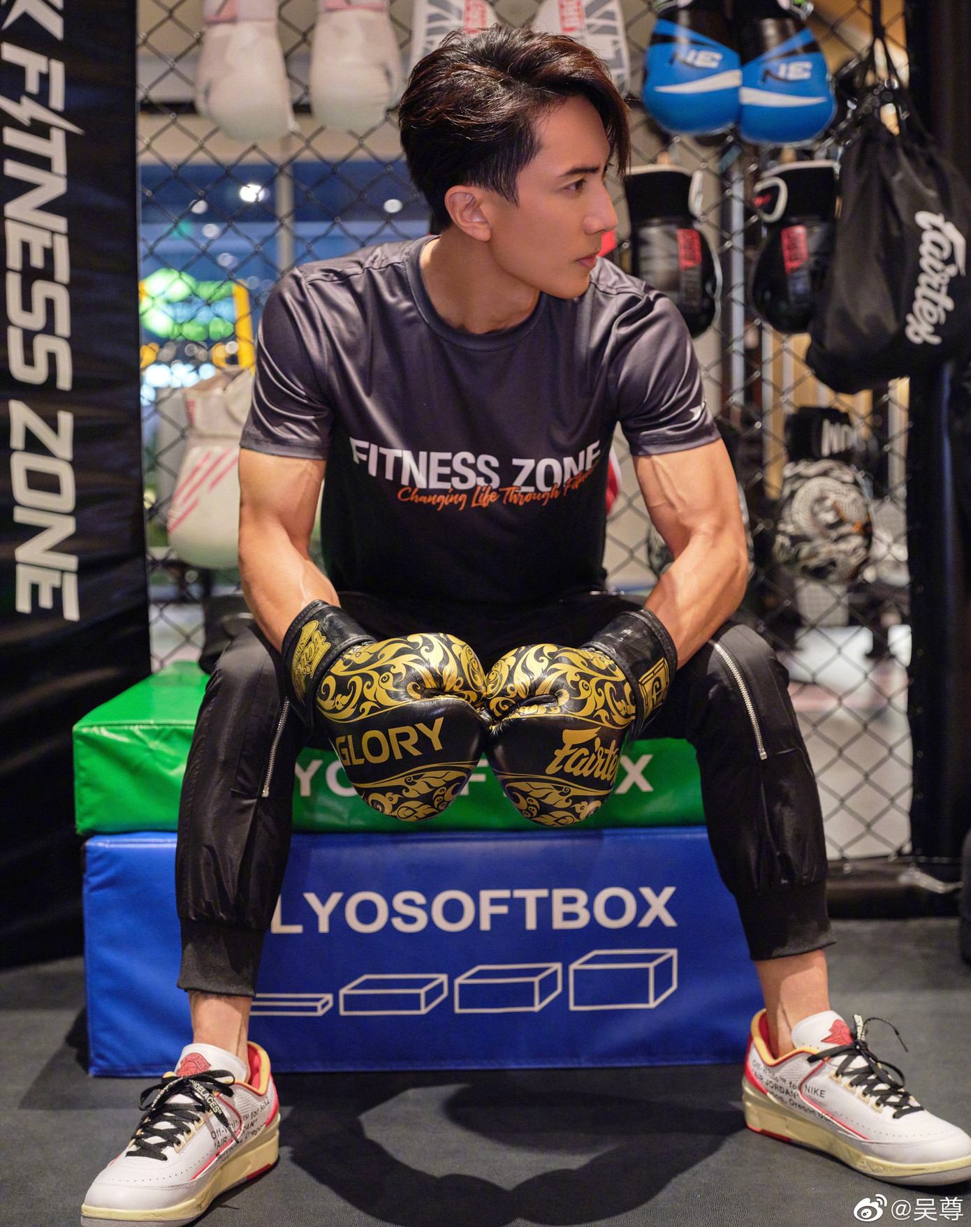 Ngô Tôn được mệnh danh là "nam thần không tuổi" của giới giải trí Hoa ngữ. Ngô Tôn được mệnh danh là "nam thần không tuổi" của giới giải trí Hoa ngữ.