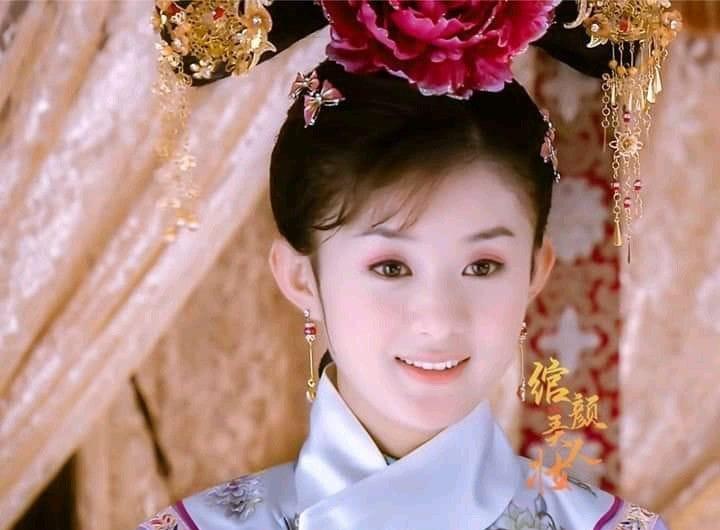 Theo Sohu, Triệu Lệ Dĩnh luôn là đại diện tiêu biểu của những nghệ sĩ có xuất thân nông thôn, không ngại vất vả để vươn lên trong giới giải trí. Mỗi một tác phẩm, Triệu Lệ Dĩnh đều có thể hiện tiến bộ về diễn xuất, vì thế không gian phát triển của cô được đánh giá cao hơn những đồng nghiệp cùng lứa &quot;tiểu hoa đán 85&quot; như Dương Mịch, Đường Yên, Lưu Thi Thi, Angelababy.