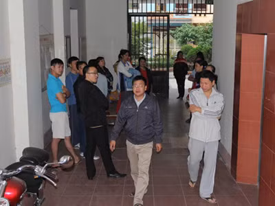 Người dân bức xúc vì thang máy bị cắt không thông báo. Người dân bức xúc vì thang máy bị cắt không thông báo