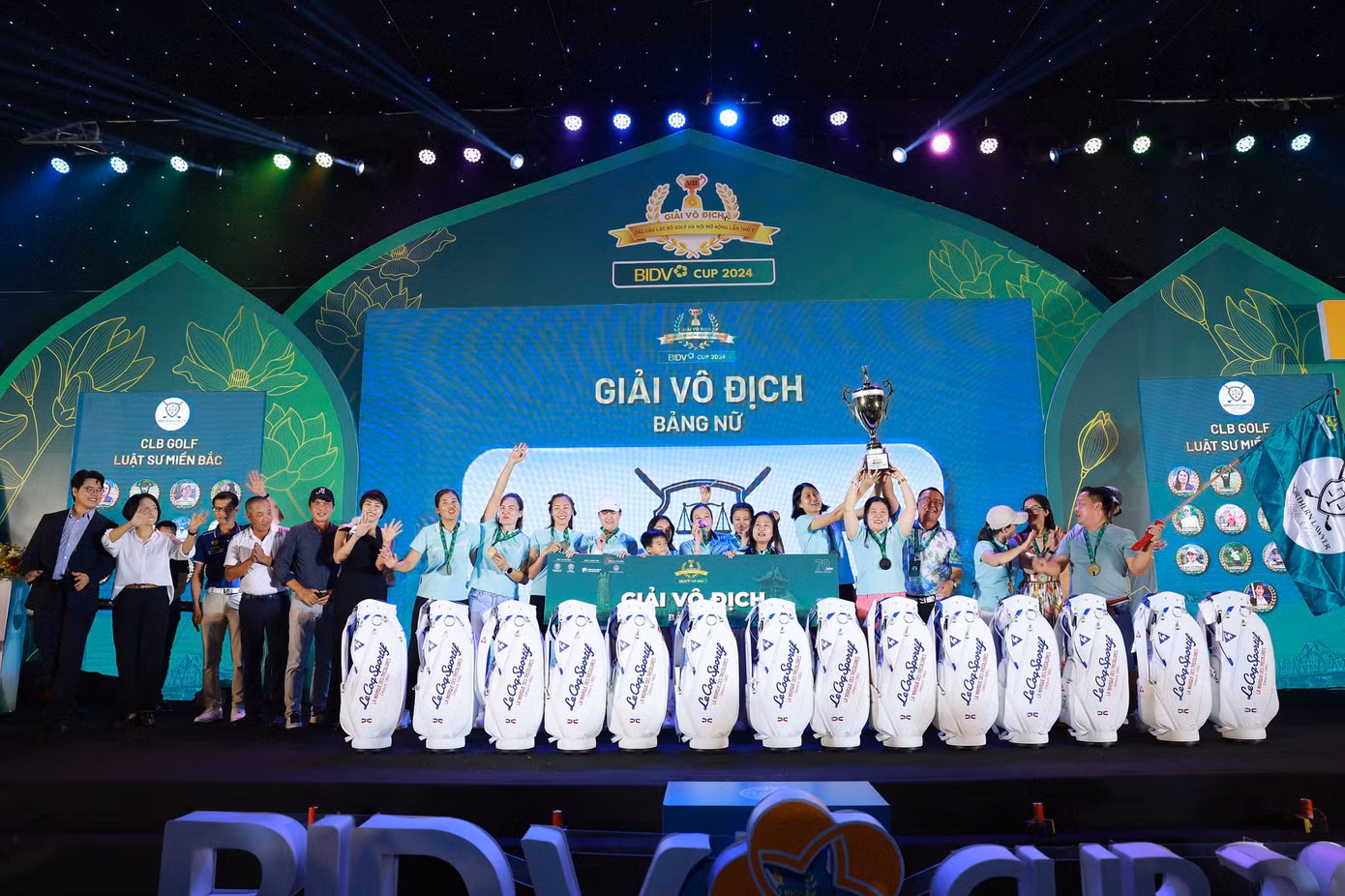 CLB Luật sư miền Bắc vô địch bảng nữ CLB Luật sư miền Bắc vô địch bảng nữ