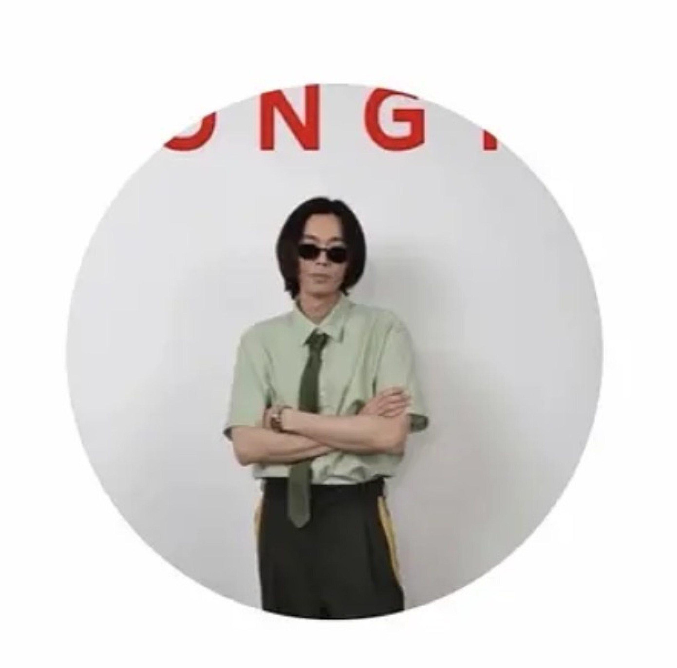 Song Ta gây nhiều tranh cãi với dự án &quot;Những bông hoa vườn trường&quot;.