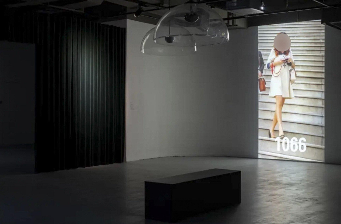 Một góc của triển lãm “Những bông hoa vườn trường”. Ảnh: Handout