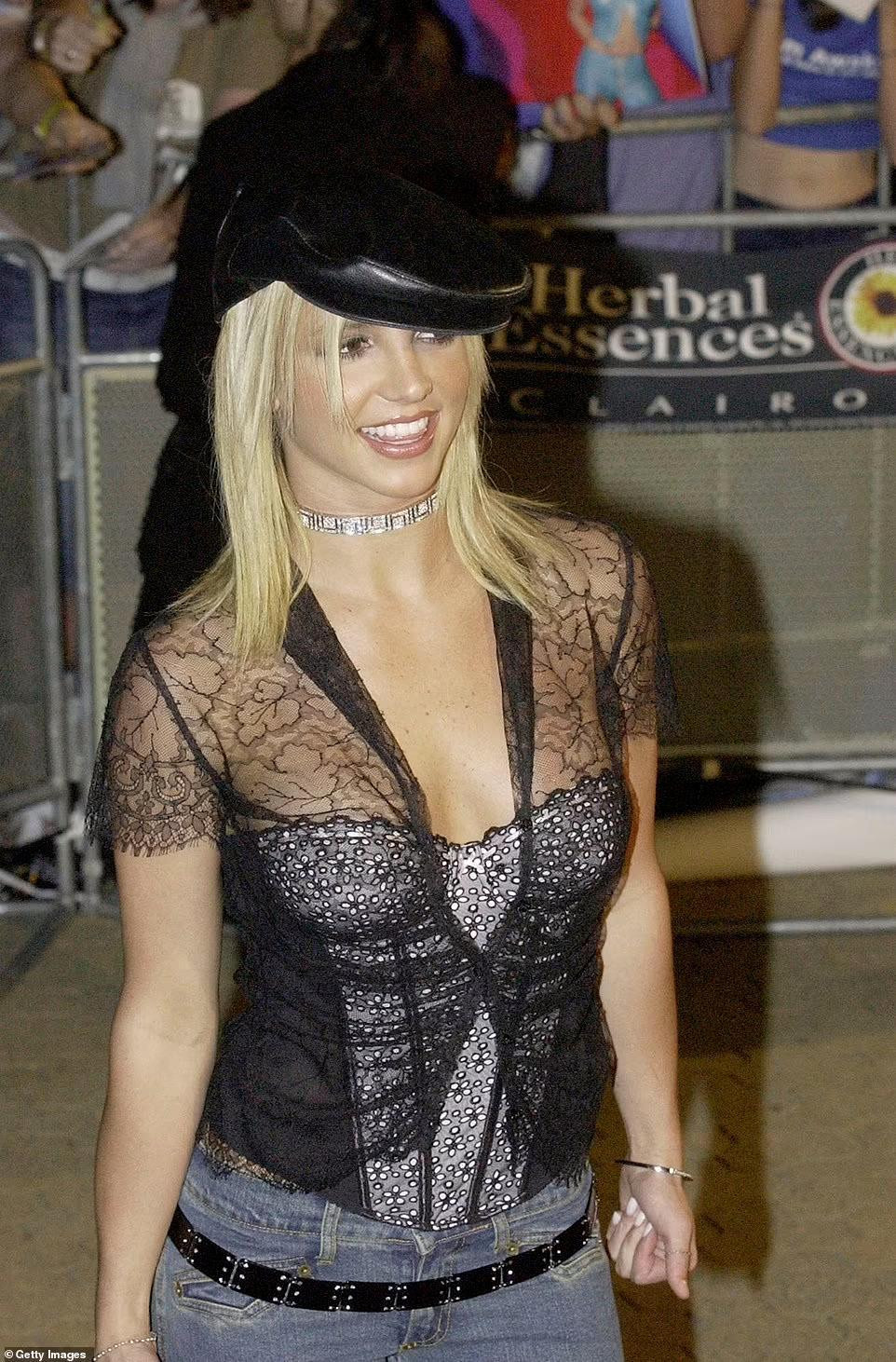 Britney không còn quyền tự do tự quyết định về thân thể, cuộc đời và tài sản từ năm 2008.