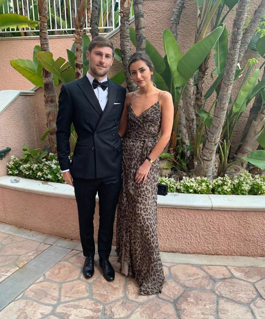 Emily Caplan là bạn gái của Ben Davies, làm nghề thiết kế nội thất.