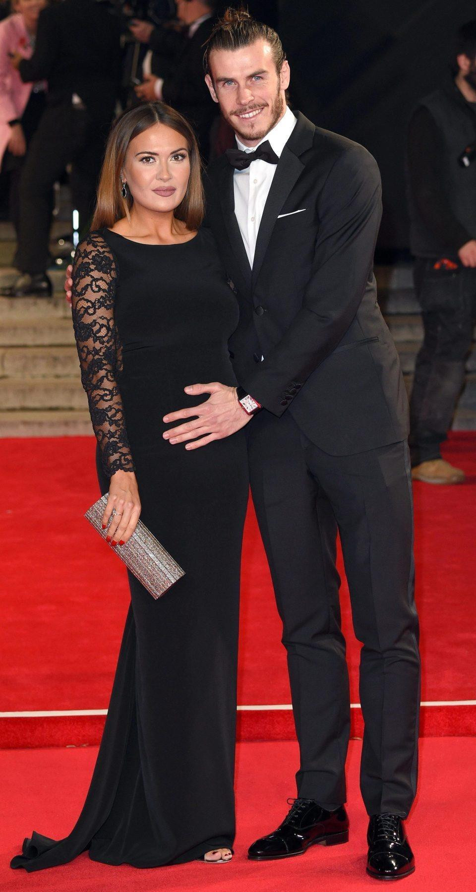 Emma Rhys-Jones (SN 1991) là vợ của Gareth Bale, kết hôn năm 2019. Hai người quen nhau từ thời trung học. Cặp đôi có với nhau 3 con.