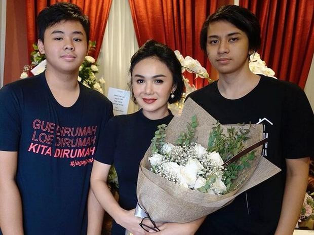 Yuni cho rằng, nên làm bạn với các con thay vì cấm đoán mọi thứ.