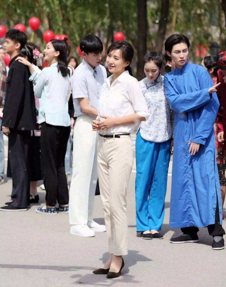 Trần Hảo giản dị trong vai trò giảng viên diễn xuất.