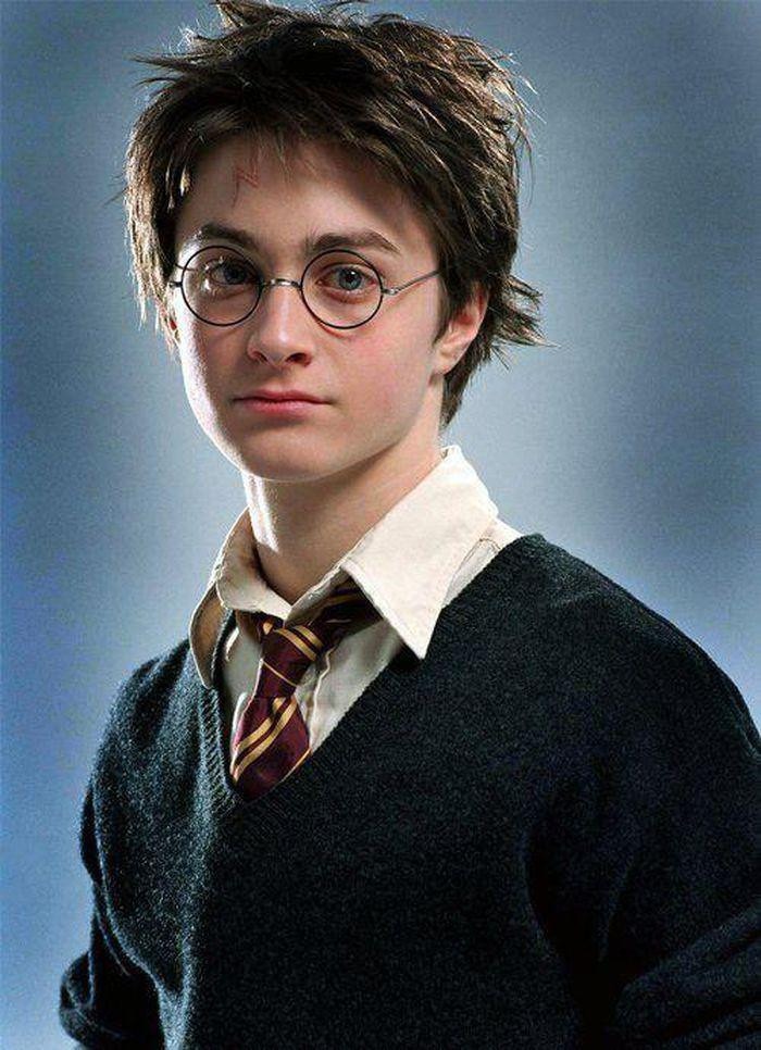 Daniel nổi tiếng với vai Harry Potter.