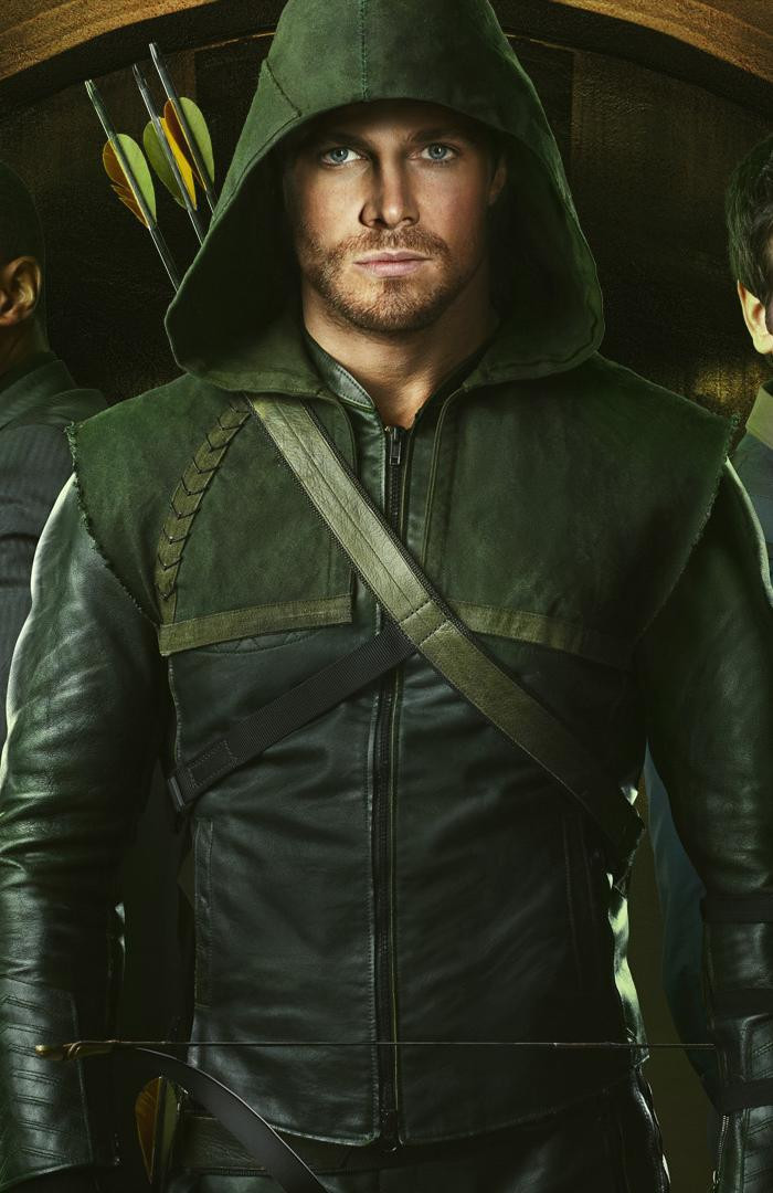 Amell vào vai Green Arrow, một anh hùng có tài bắn cung, trong bộ phim truyền hình &quot;Arrow&quot;.