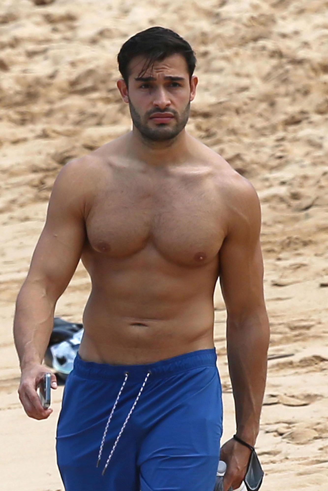 Britney khao khát được bạn trai Sam Asghari đưa đón như những phụ nữ bình thường nhưng không được. Britney khao khát được bạn trai Sam Asghari đưa đón như những phụ nữ bình thường nhưng không được.