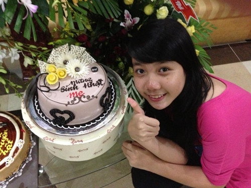 Ở trường, Hằng là bạn gái được thầy cô và bạn bè yêu mến. Ảnh: FB