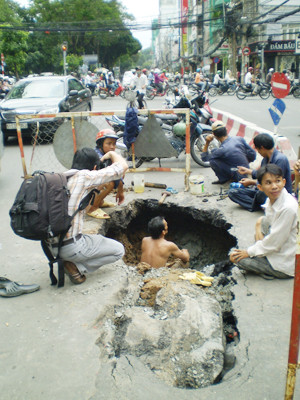 Theo PGS.TS Đặng Hữu Diệp, “hố tử thần” ở TPHCM phần nhiều là do tự nhiên. Ảnh: Huy Thịnh