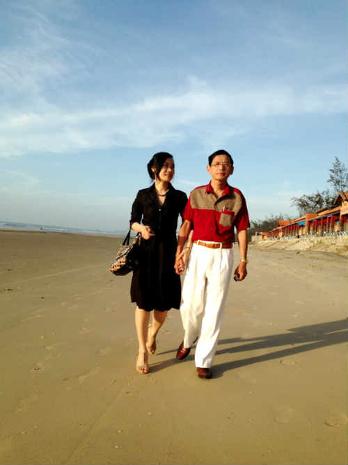 Trong thiên hạ, tui chưa từng nghe ai nói: “Cha đó còn trinh đó nhe”. Tui chỉ nghe nói “Cha đó có tài, thành đạt đó…”