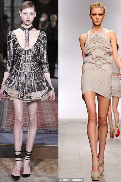 Các người mẫu mình dây trình diễn tại tuần lễ thời trang London.