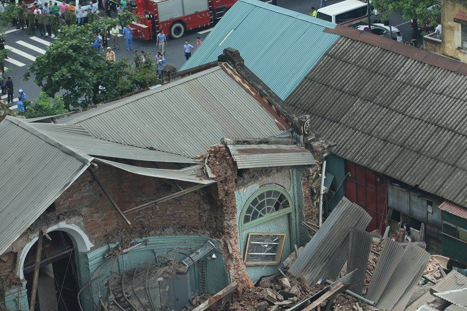 Sập nhà cũ ở Hà Nội, hai người tử vong dưới đống đổ nát ảnh 25