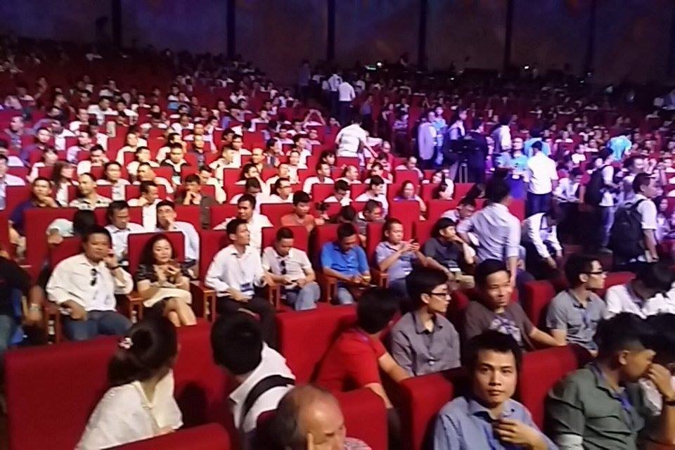 Giá Bphone mạ vàng đắt ngang iPhone 6 Plus ảnh 45