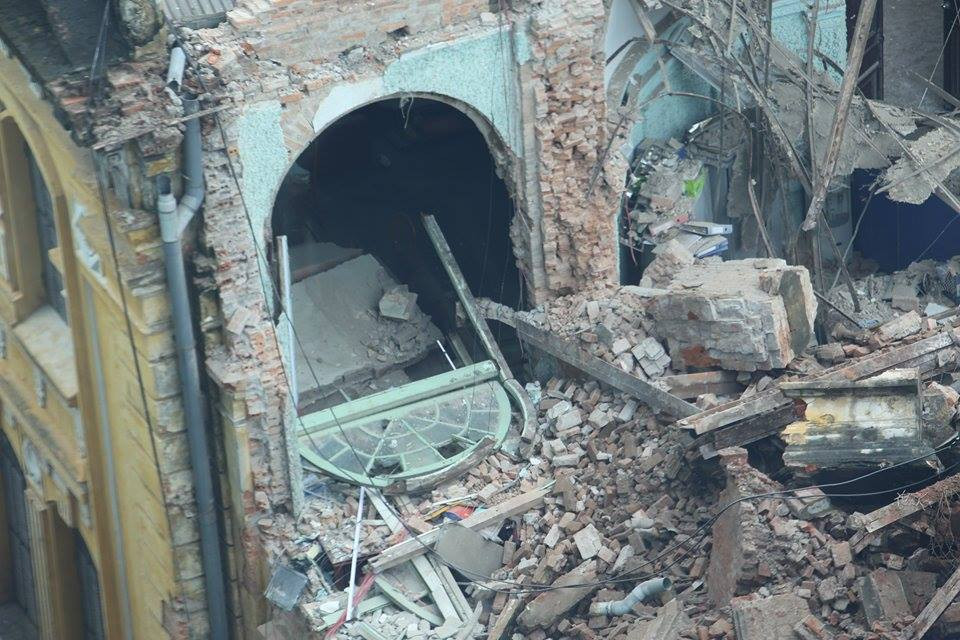 Sập nhà cũ ở Hà Nội, hai người tử vong dưới đống đổ nát ảnh 23
