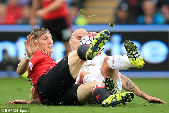 M.U thêm một lần cúi đầu trước 'Thiên Nga' ảnh 8