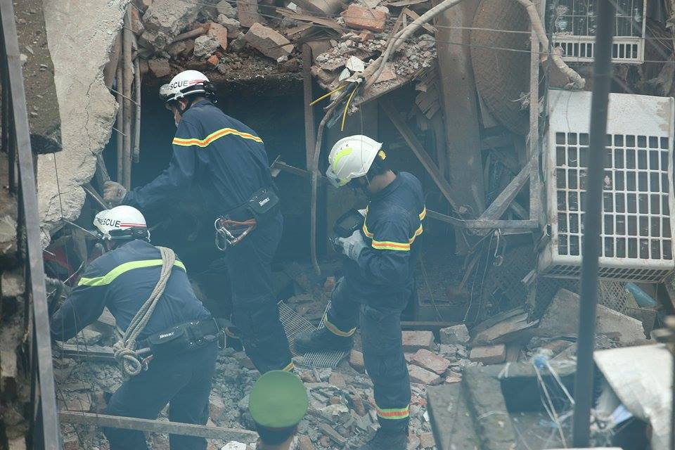 Sập nhà cũ ở Hà Nội, hai người tử vong dưới đống đổ nát ảnh 5