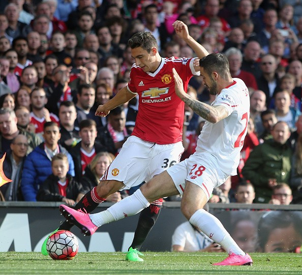 M.U vs Liverpool (3-1): Tân binh 19 tuổi 'mở tài khoản' ảnh 10