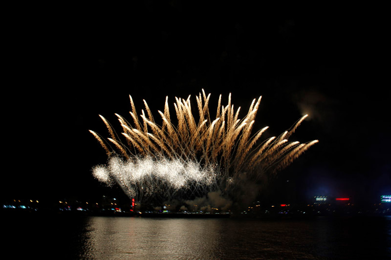 Pháo hoa rực sáng mừng Tết Độc lập ảnh 6