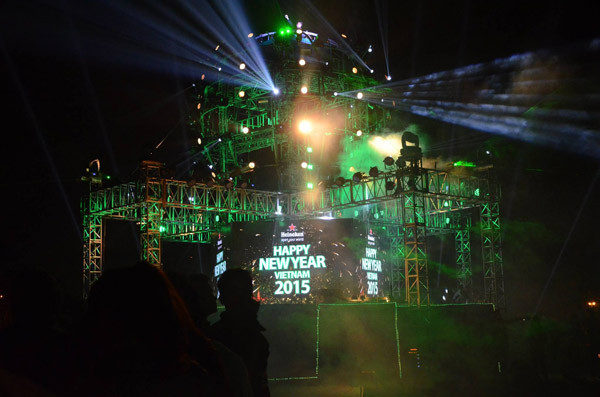 Rực sáng pháo hoa chào mừng năm mới 2015 ảnh 2